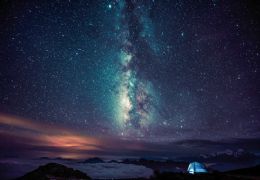 雨季8月上牛背看星空